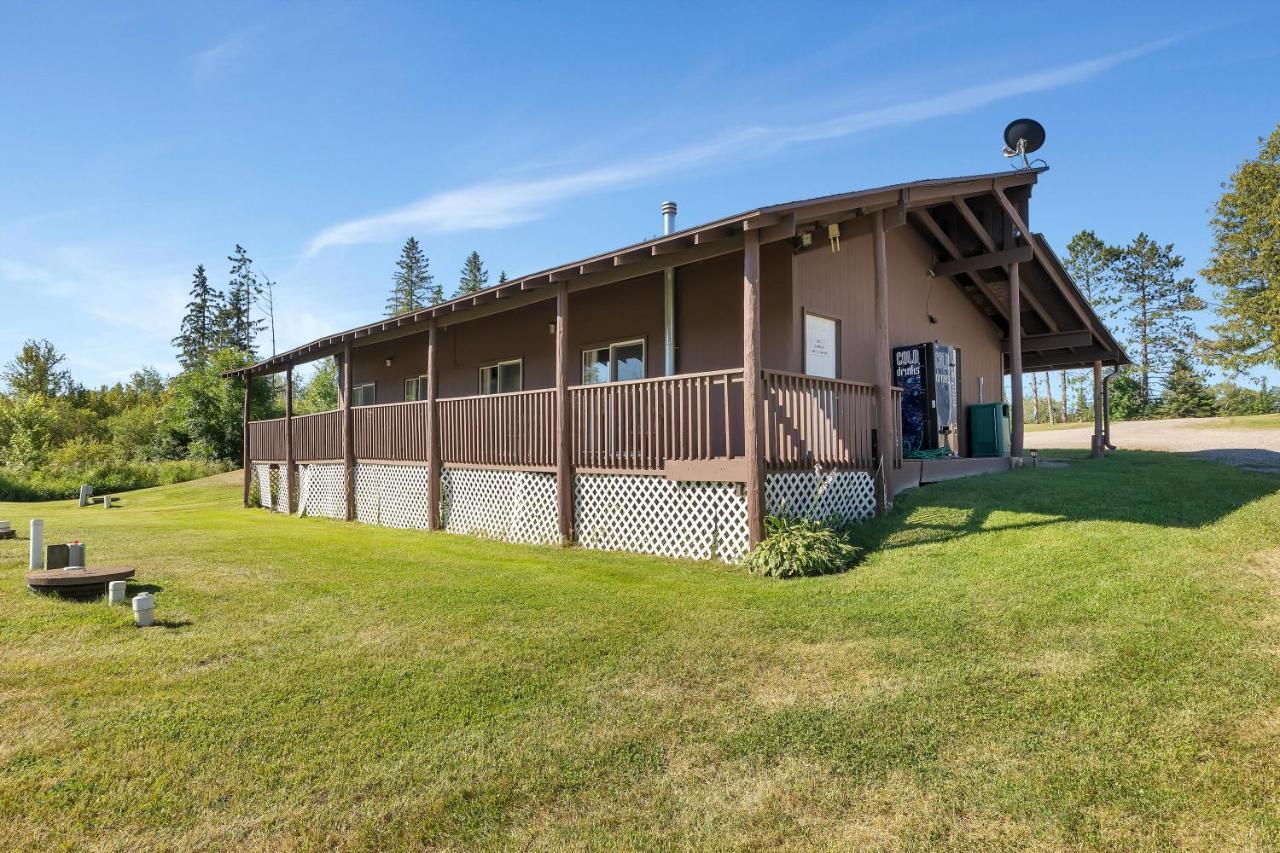 Blue Moon Resort & Motel Hill City Exterior foto